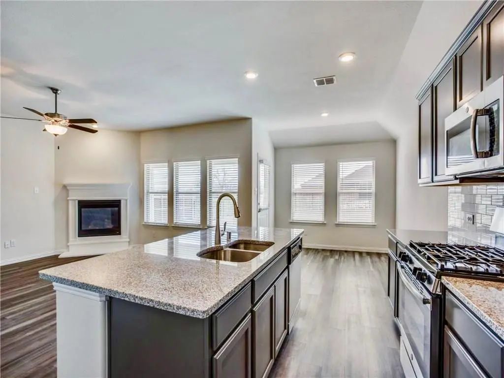 1227 Timberfalls, Anna