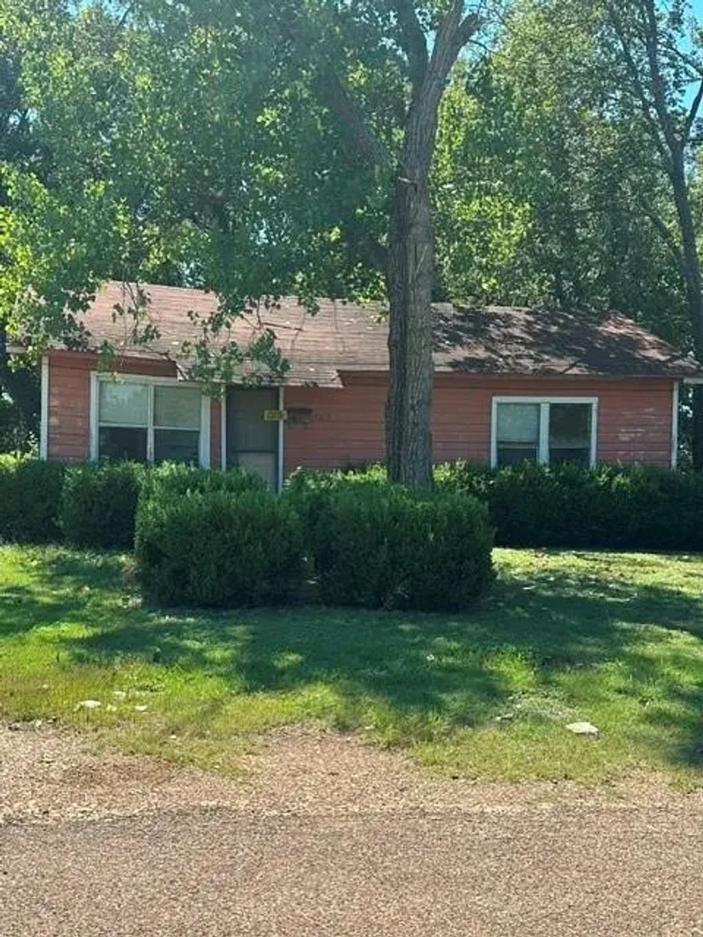 727 E 3rd Street, McGregor