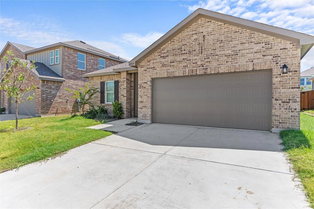 4929 Redhead Drive, Fort Worth