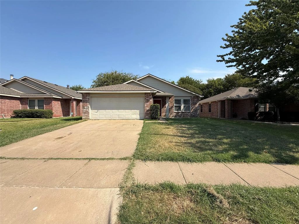 4240 Hunters Creek Drive, Fort Worth