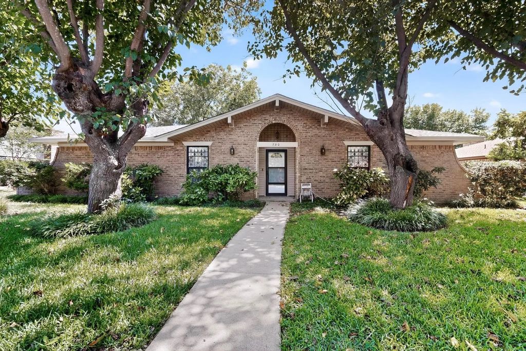 730 Donlee Road, Lancaster