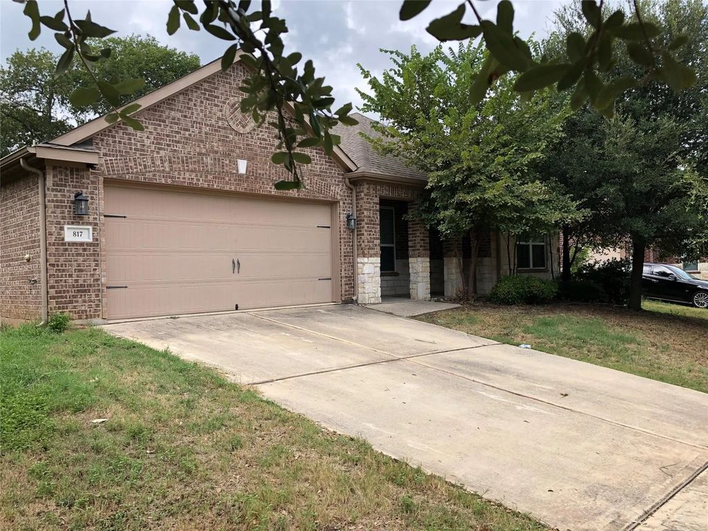 817 Summer Oaks Drive, Denton