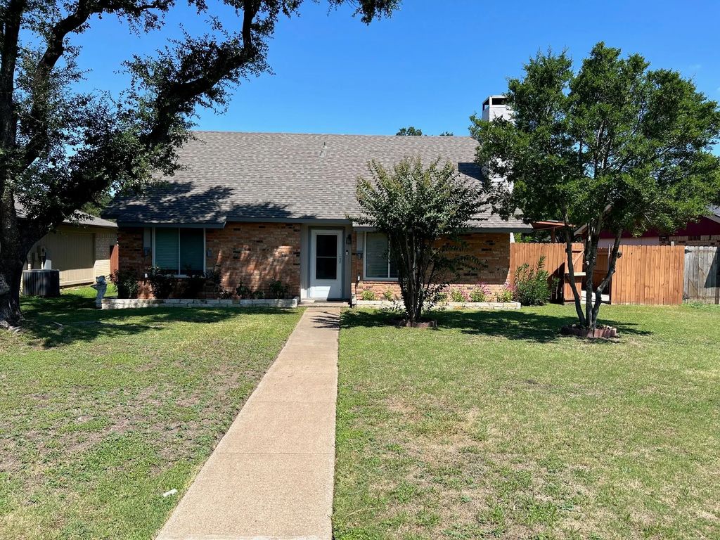 2913 Bonanza Lane, Garland