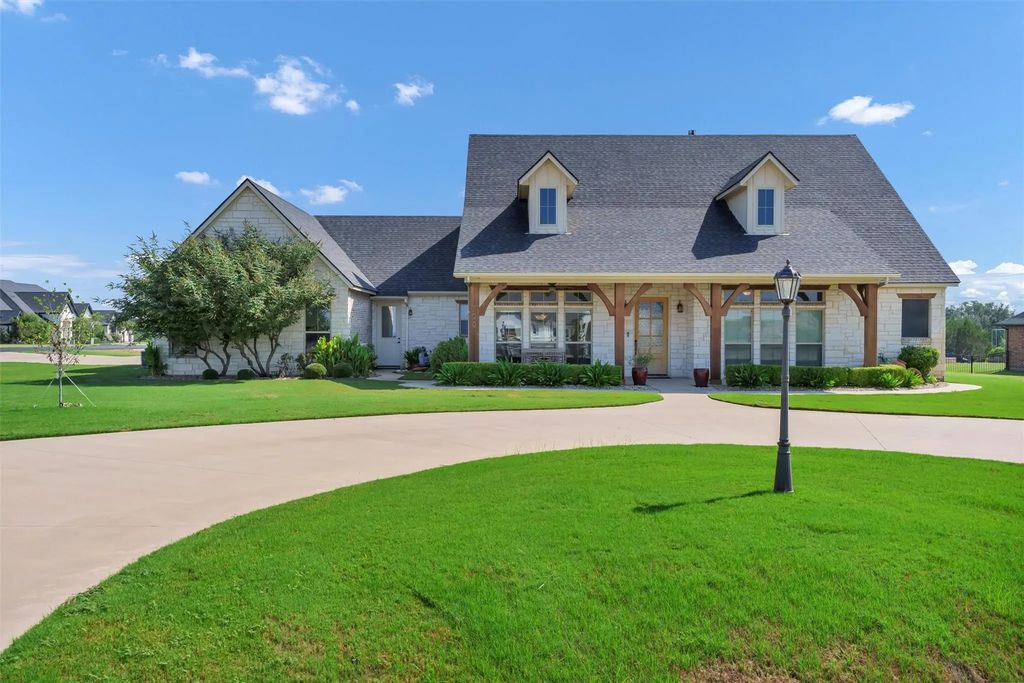 300 Kenyon Court, Granbury