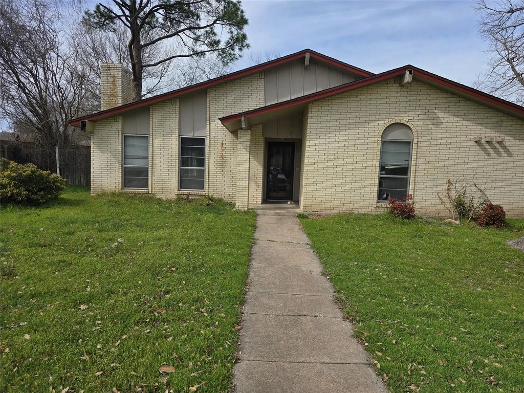 934 Meadowdale Circle, Garland