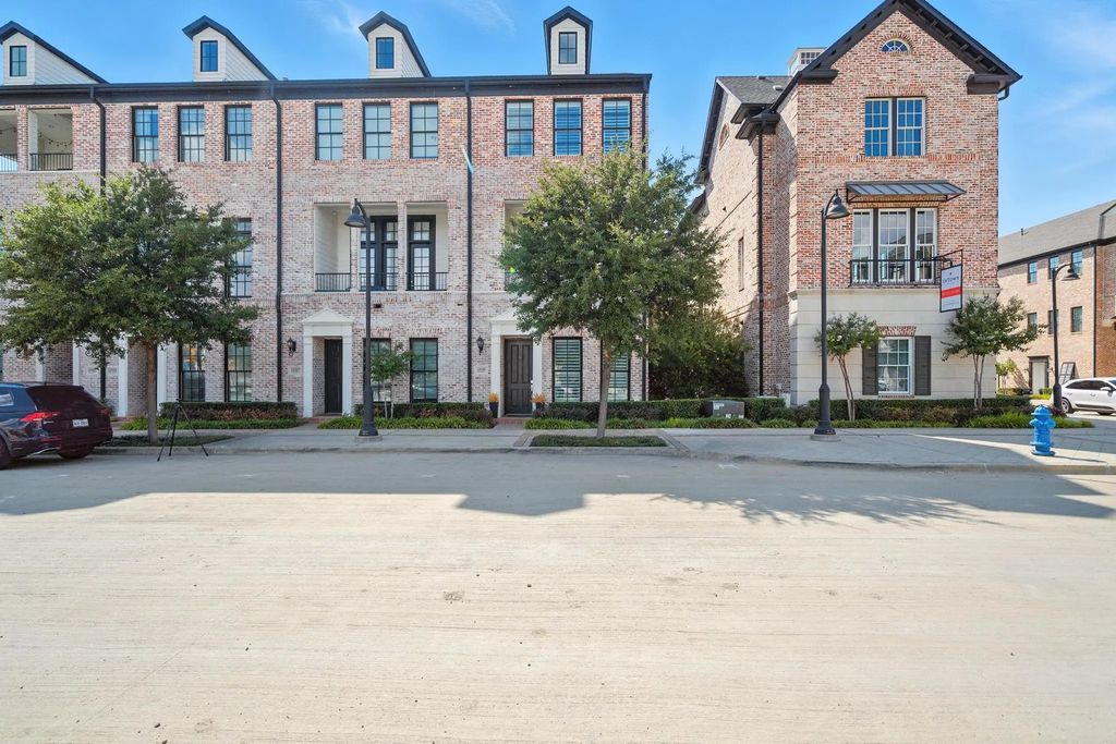 14989 Oak Street, Addison