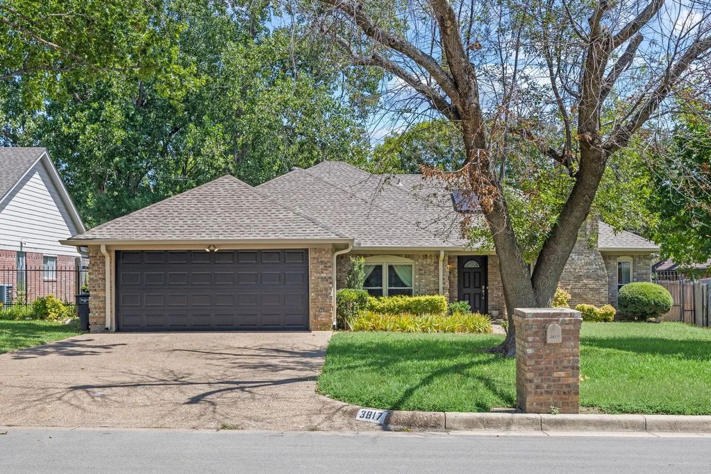 3817 Devonaire Drive, Fort Worth