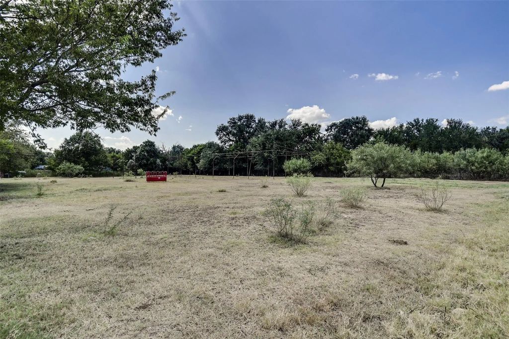 1009 N Blue Quail Court, Granbury