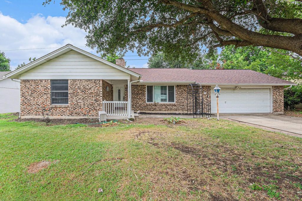 9005 Glenn Drive, White Settlement