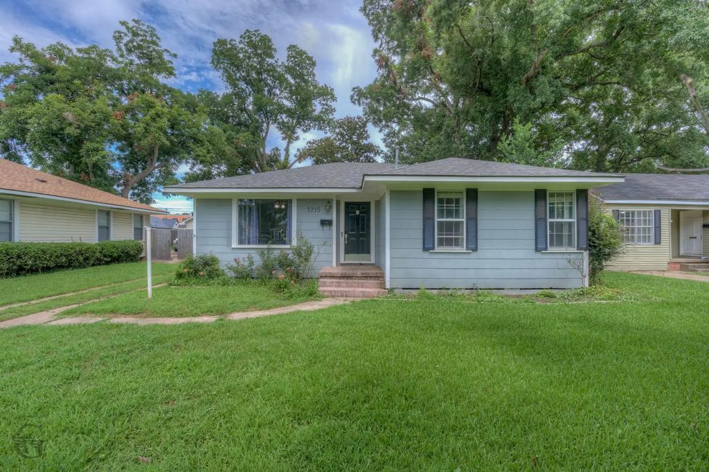 3715 Greenway Place, Shreveport