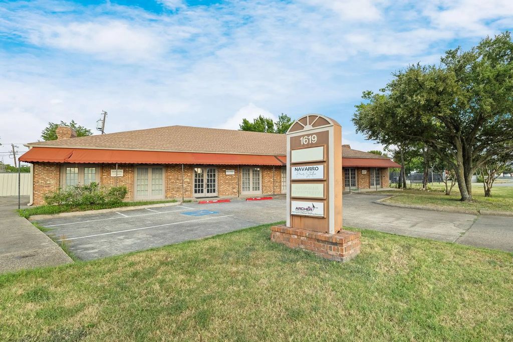 1619 W Irving Boulevard 2, Irving