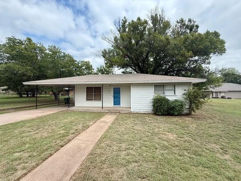 312 N Avenue B, Springtown