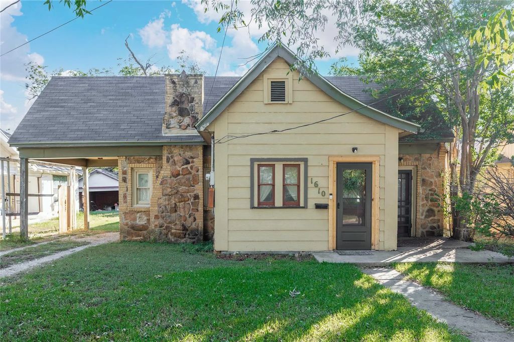 1610 1st Street, Brownwood