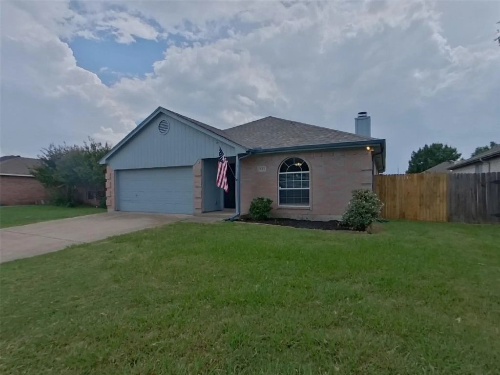 941 Carlin Lane, Burleson