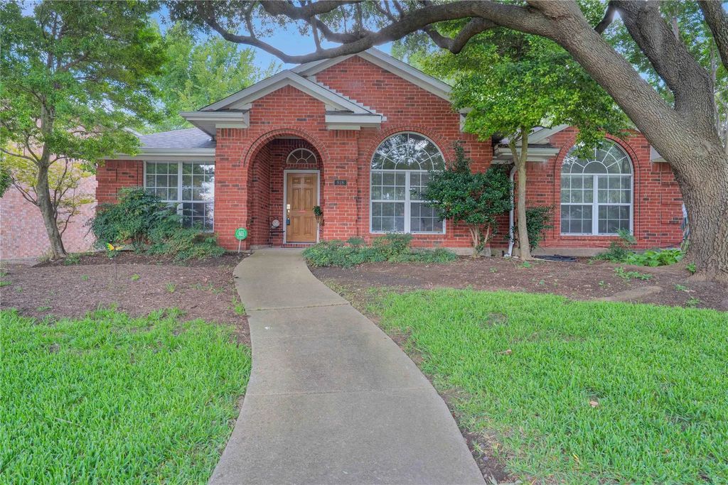 818 Sterling Court, Allen