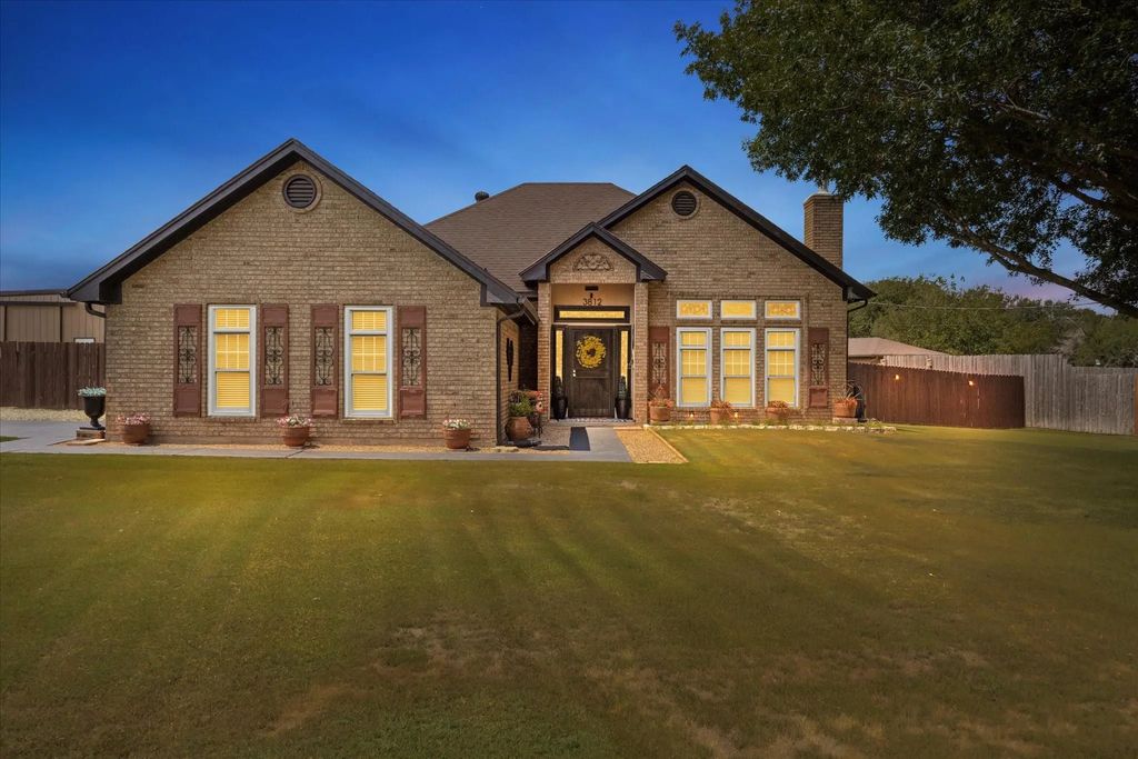 3812 Country Lane, Granbury