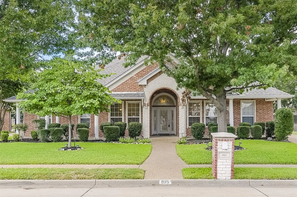 815 Amherst Drive, Waxahachie