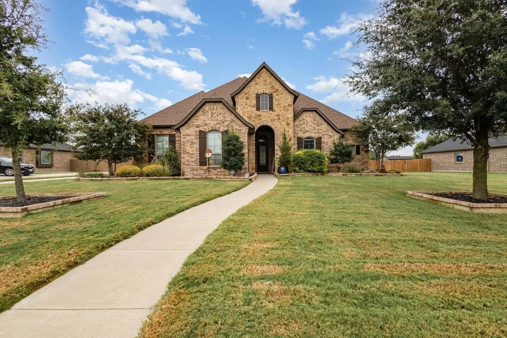112 Diamond Lane, Waxahachie
