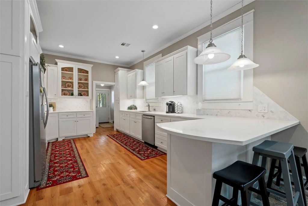 2018 Colcord Avenue, Waco