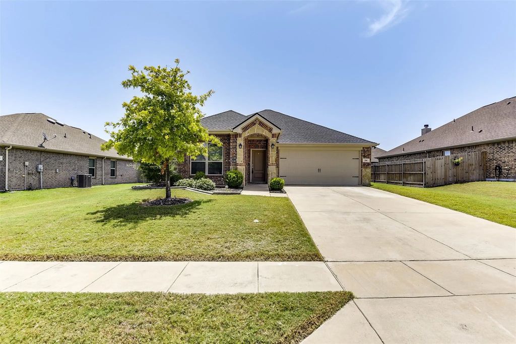 114 Broken Arrow Street, Waxahachie