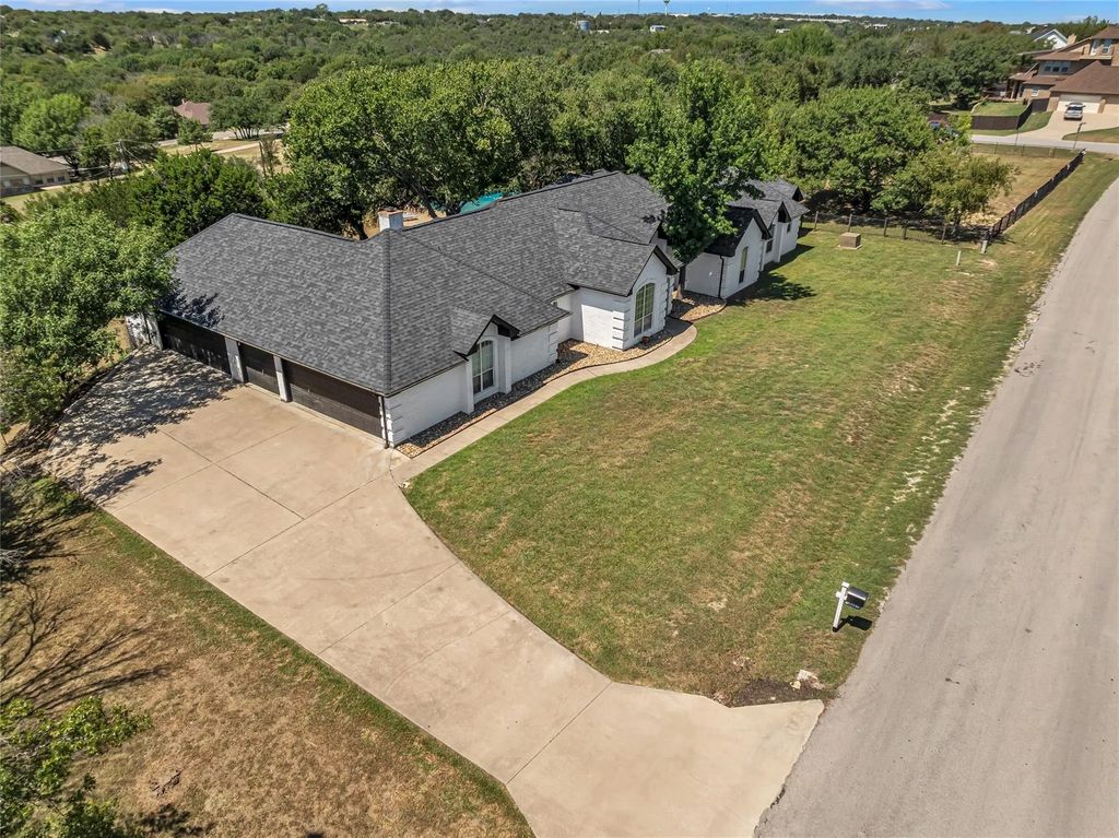 311 Diamond Oaks Drive, Hudson Oaks