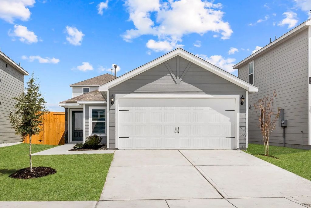 8213 White Wolf Trail, Ponder