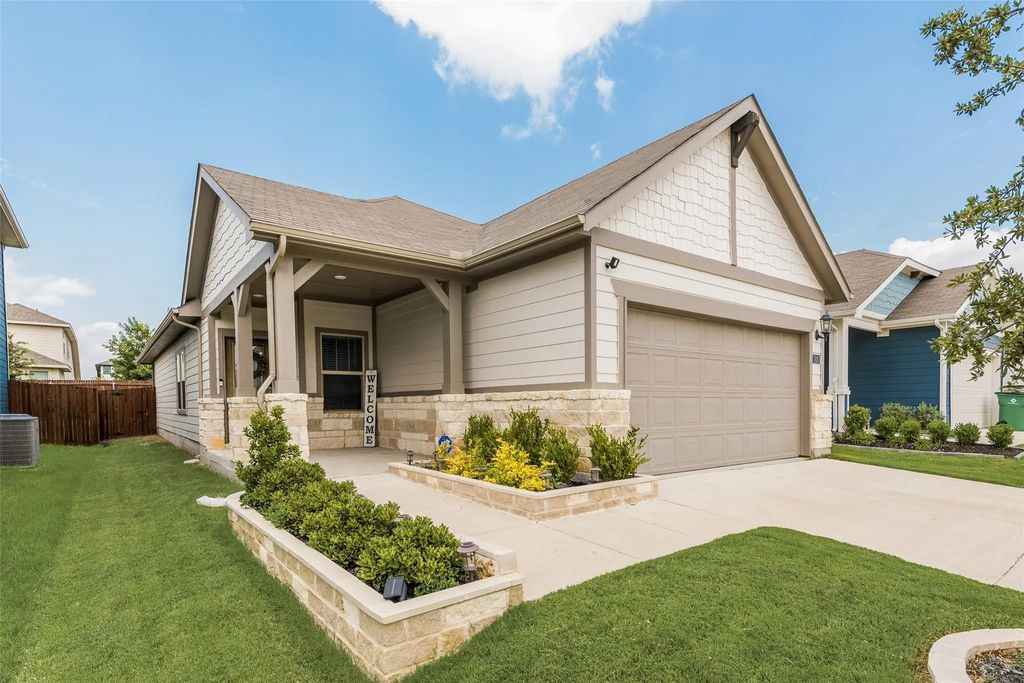 1820 Ash Oak Lane, Forney