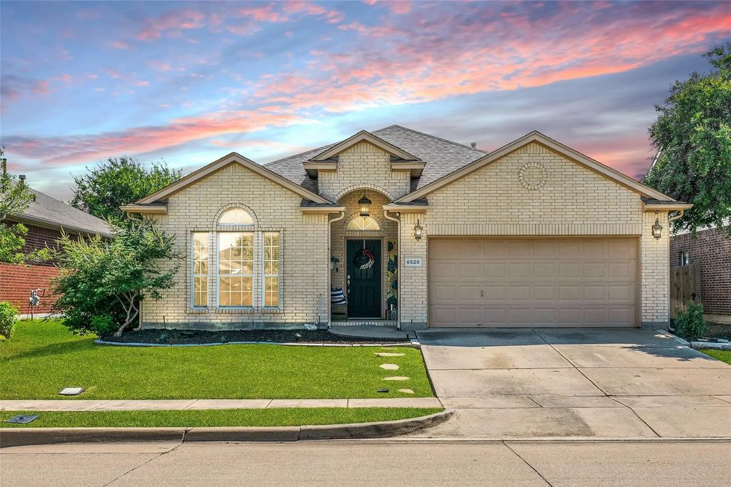 6528 Alexandra Meadows Drive, Fort Worth