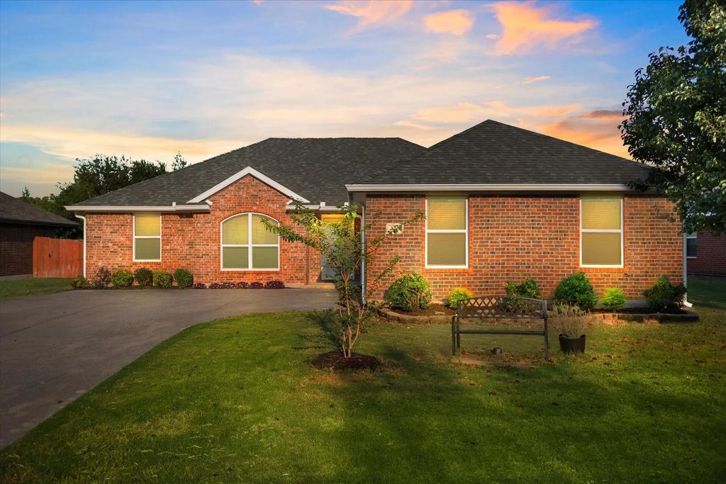 326 Fox Hollow Drive, Red Oak