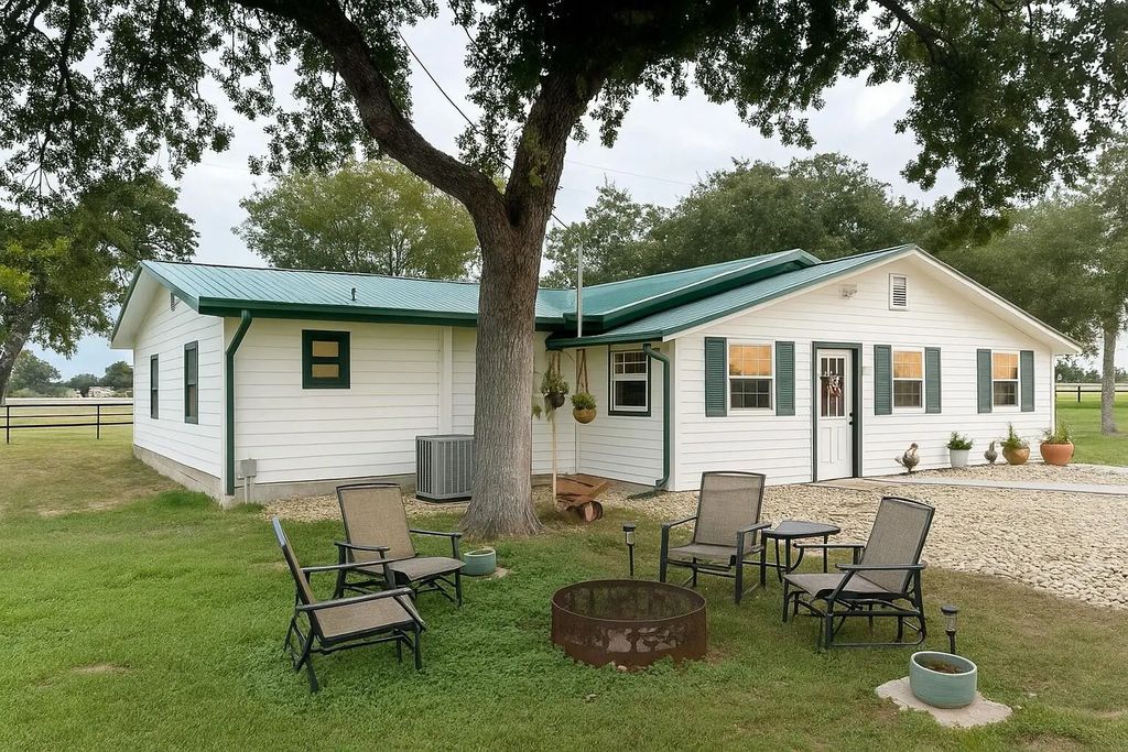 150 County Road 311a, Comanche
