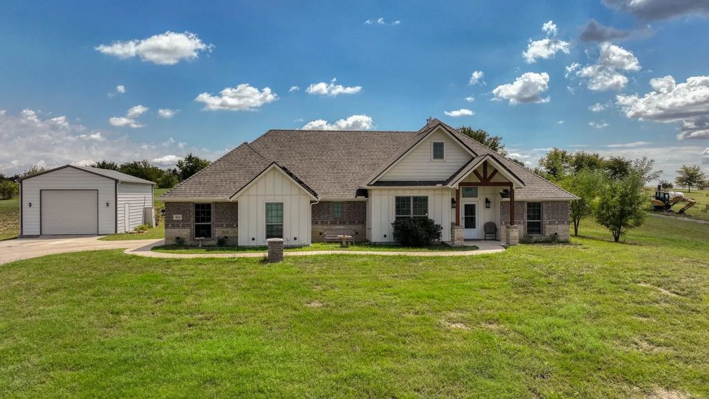 1024 Sunny Court, Weatherford