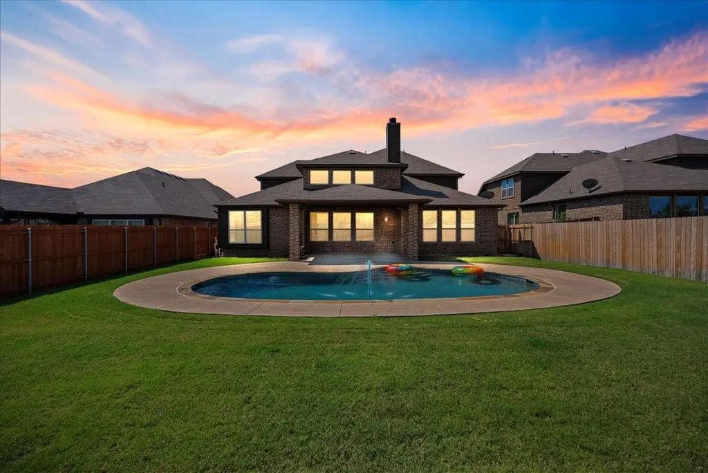 228 Ovaletta Drive, Justin