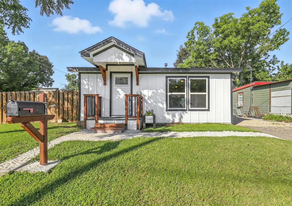 101 Sandy Street, Cleburne