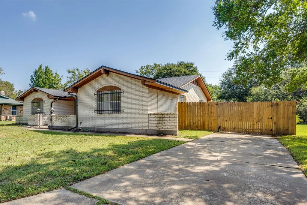 2908 Washington Street, Commerce
