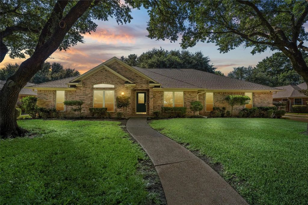 1215 Western Ridge Drive, Woodway