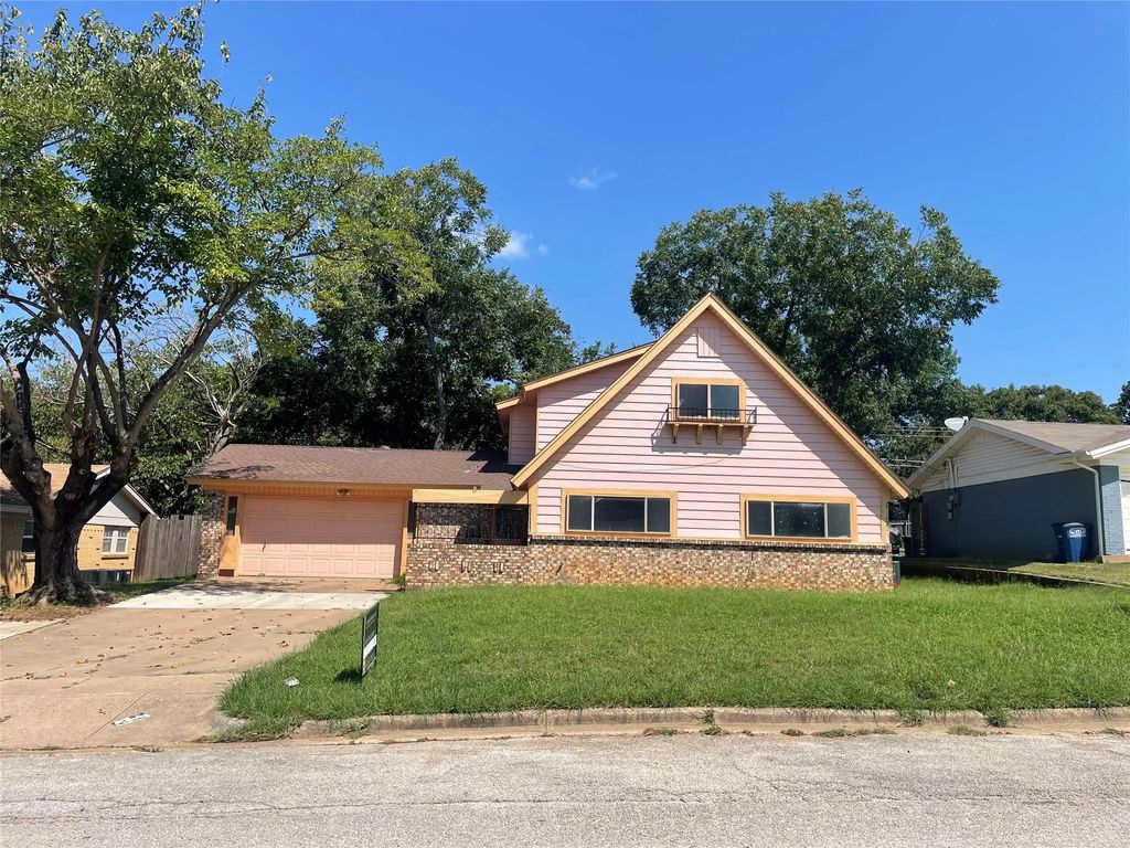 1700 Toplea Drive, Euless