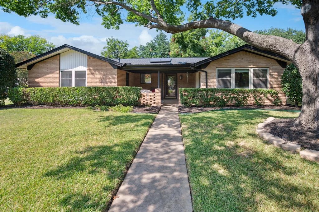 1001 Livingston Drive, Hurst