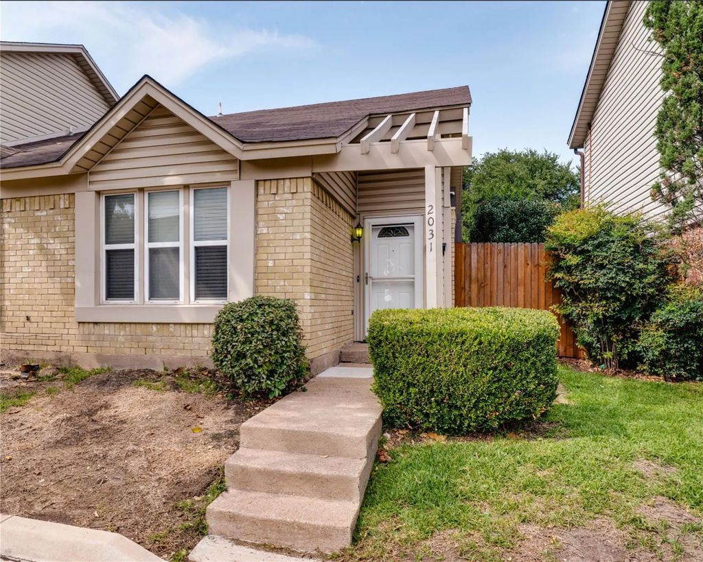 2031 Embassy Way, Carrollton
