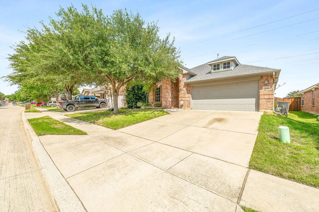 15440 Adlong Drive, Fort Worth