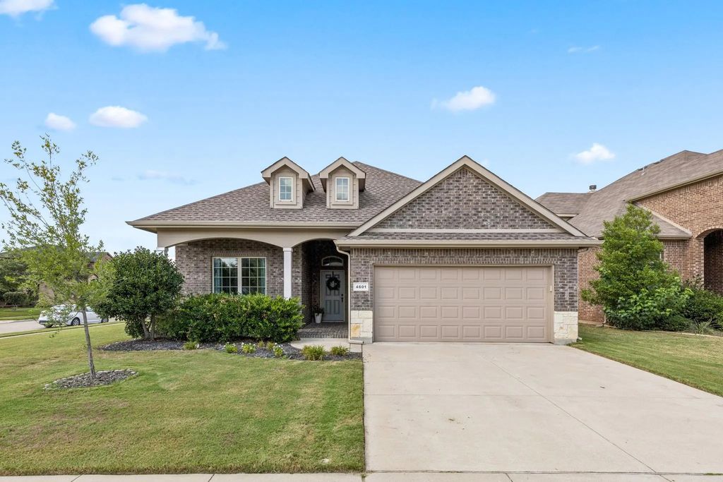 4601 Lazy Oaks Street, Fort Worth