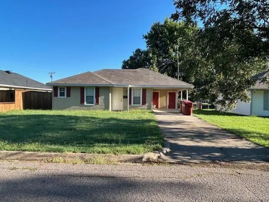 1220 S 6th Street, Bonham