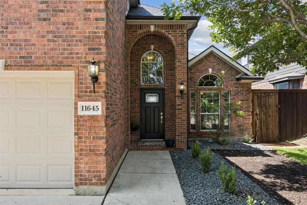 11645 Wild Pear Lane, Fort Worth