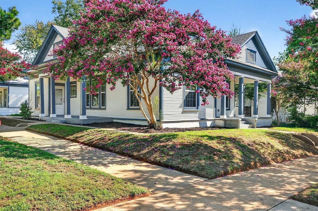 1231 W Main Street, Denison