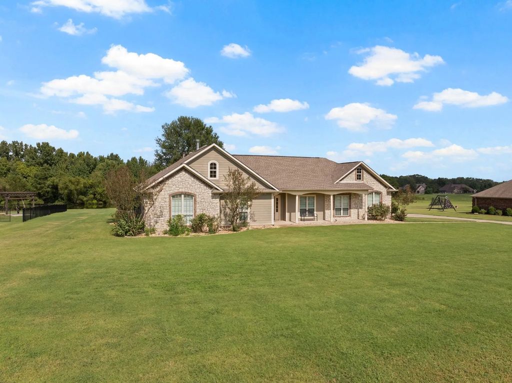 299 Private Road 54166, Pittsburg