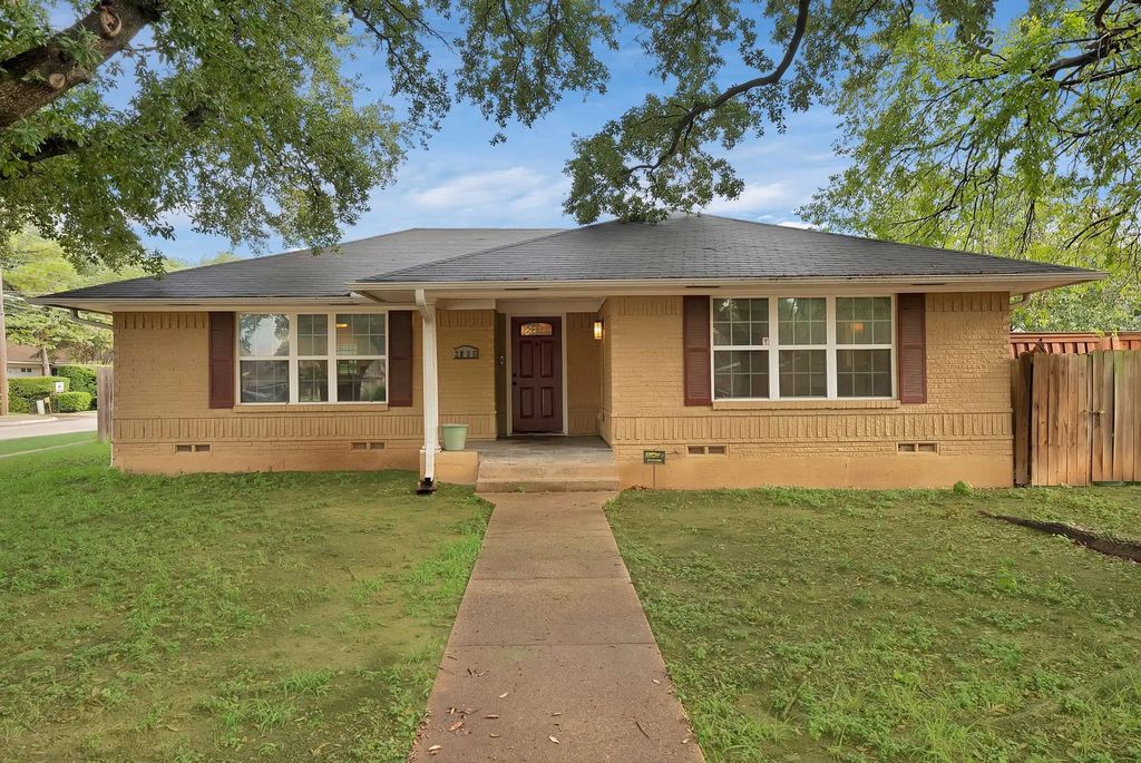 2835 W Colorado Boulevard, Dallas