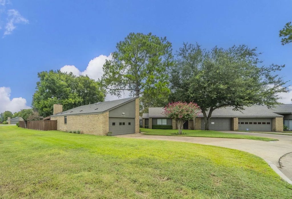 1806 Eastwood Court, Grand Prairie