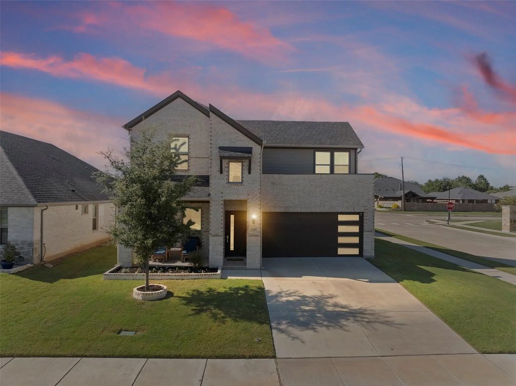 345 Adwood Drive, Waxahachie