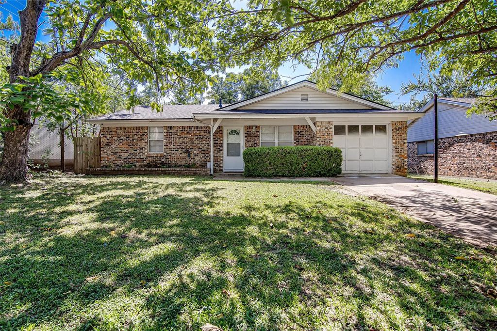 1403 Roberts Avenue, Cleburne