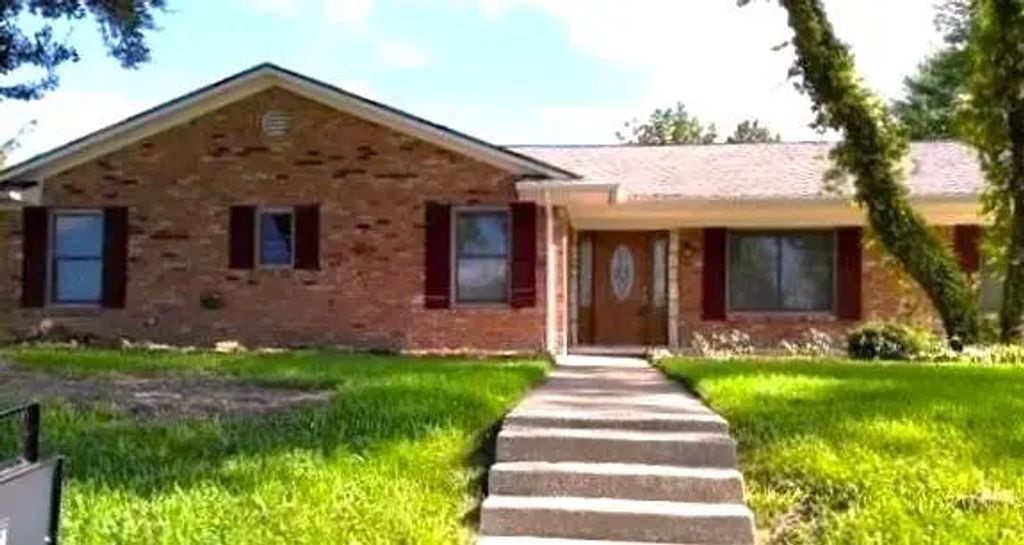 1230 Briar Hollow Lane, Garland