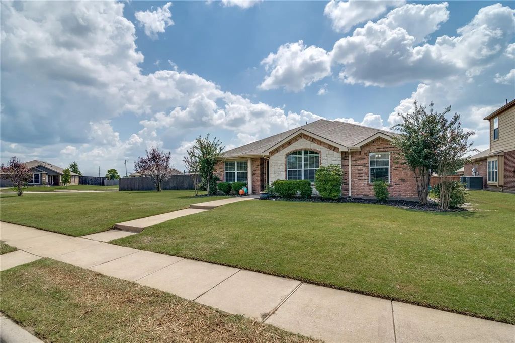 115 Sandy Lane, Royse City